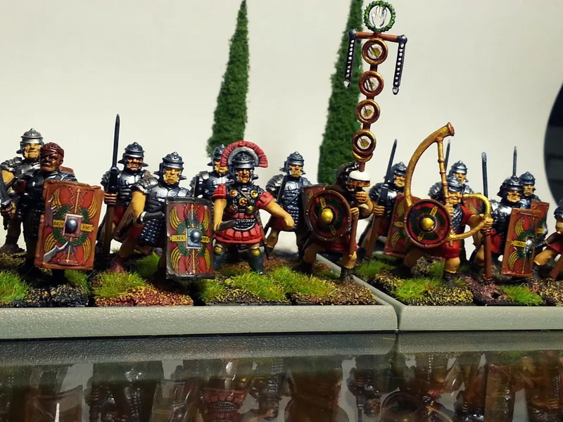 Legión romana con centurión, signífero y cornicen