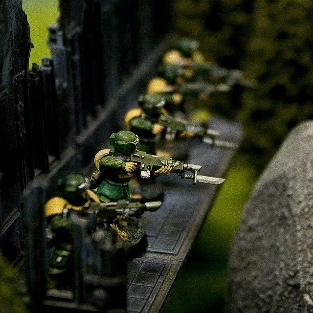 Guardia Imperial en posición de tiro tras un muro