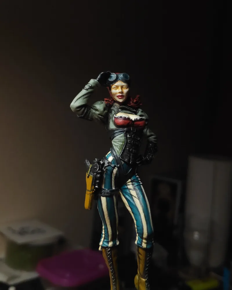 Aviadora steampunk, figura de mayor escala