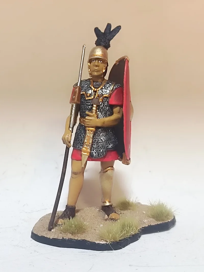 Legionario romano con pilum y escudo