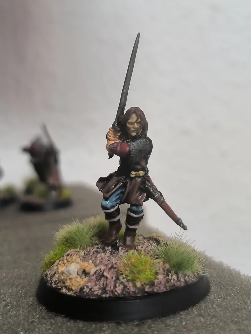 Aragorn con la espada en alto